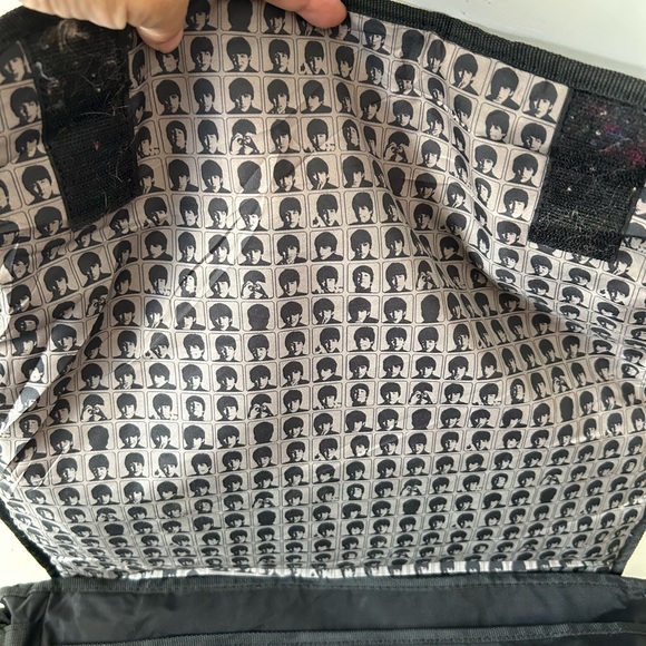 Beatles messenger bag. NWOT. Size large - Picture 5 of 11